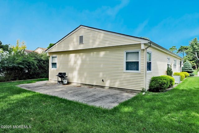 73 Chesterfield Lane, Toms River, NJ 08757