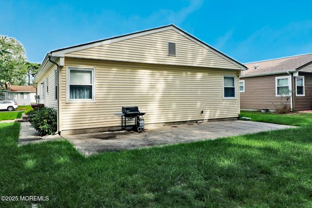 73 Chesterfield Lane, Toms River, NJ 08757