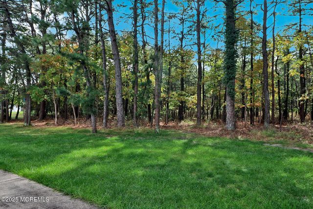 73 Chesterfield Lane, Toms River, NJ 08757