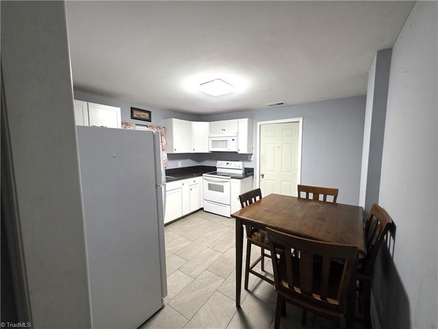 902 N South Street, Mount Airy, NC 27030