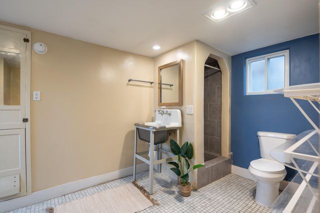 222 Amherst Drive NE, Albuquerque, NM 87106