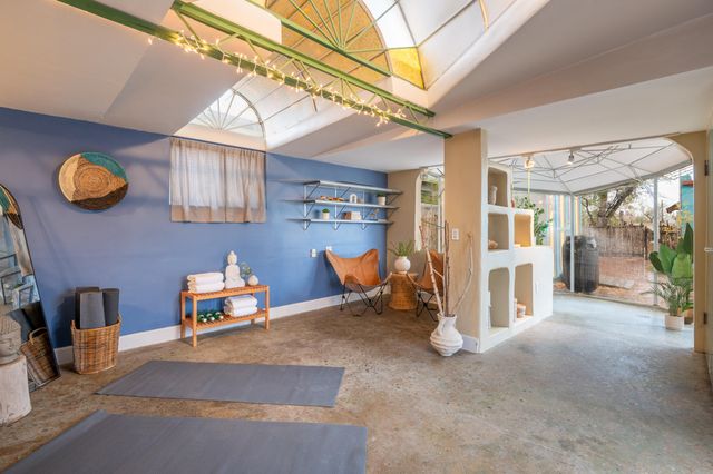 222 Amherst Drive NE, Albuquerque, NM 87106