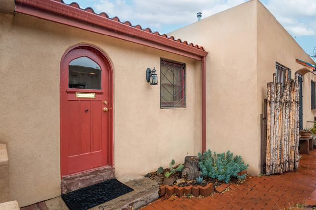 222 Amherst Drive NE, Albuquerque, NM 87106