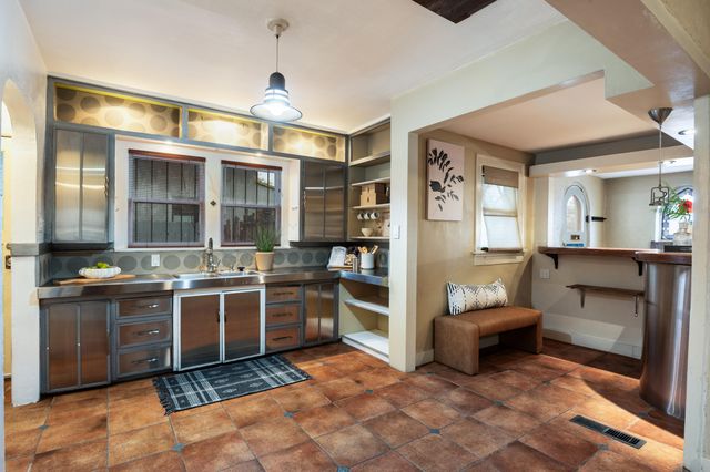 222 Amherst Drive NE, Albuquerque, NM 87106