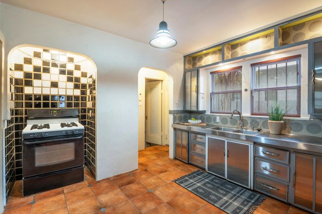 222 Amherst Drive NE, Albuquerque, NM 87106