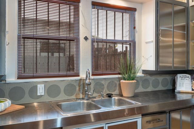 222 Amherst Drive NE, Albuquerque, NM 87106