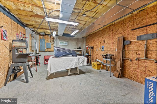 2881 CHESTNUT HILL RD, Pottstown, PA 19465