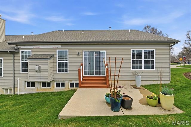 111 Long And Winding Road, St Peters, MO 63376