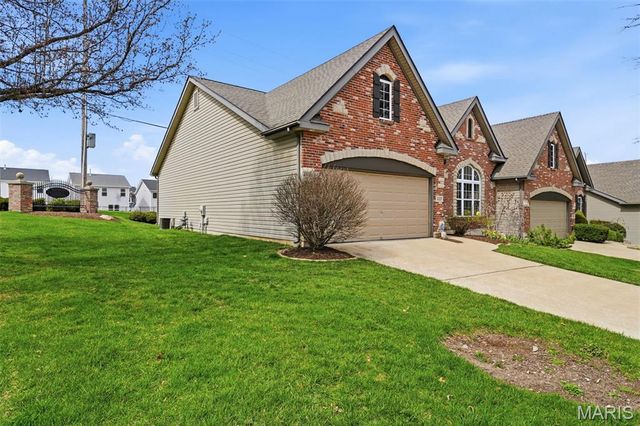 111 Long And Winding Road, St Peters, MO 63376