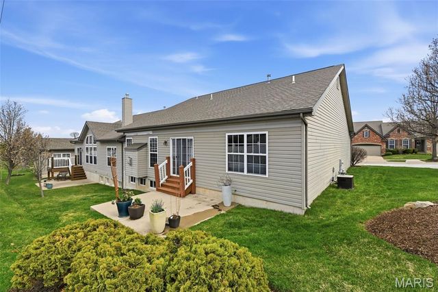 111 Long And Winding Road, St Peters, MO 63376
