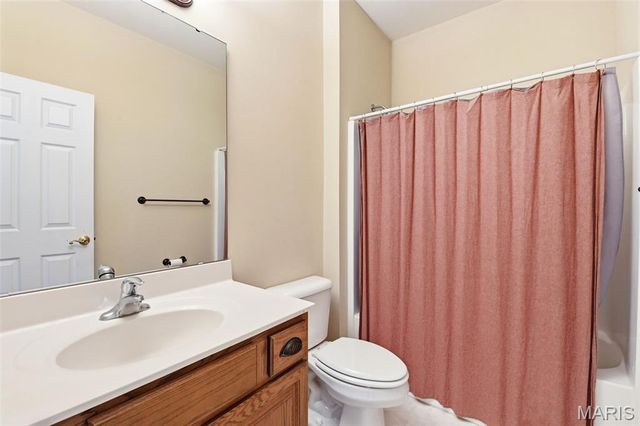 111 Long And Winding Road, St Peters, MO 63376