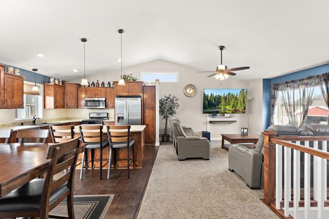 12012 Mayview Curve, Lindstrom, MN 55045