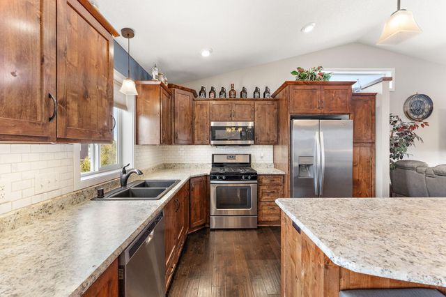 12012 Mayview Curve, Lindstrom, MN 55045