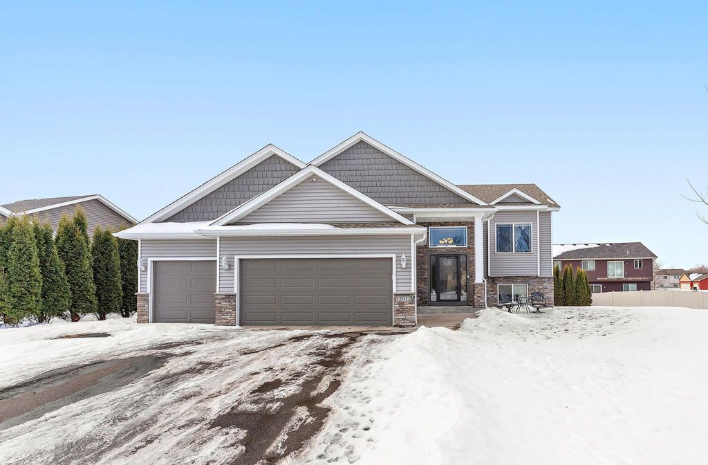 12012 Mayview Curve, Lindstrom, MN 55045