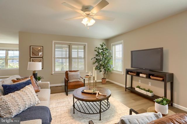 300 MORRIS DR, Mechanicsburg, PA 17055