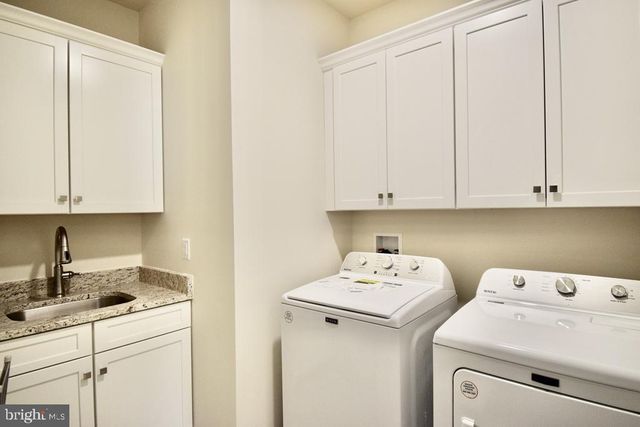 714 WALKERS MILL LN, Wilmington, DE 19807