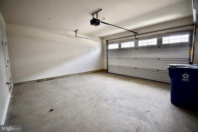 714 WALKERS MILL LN, Wilmington, DE 19807