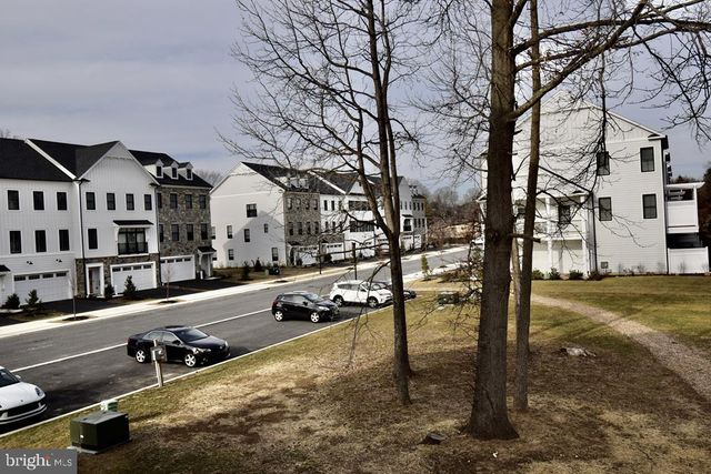 714 WALKERS MILL LN, Wilmington, DE 19807