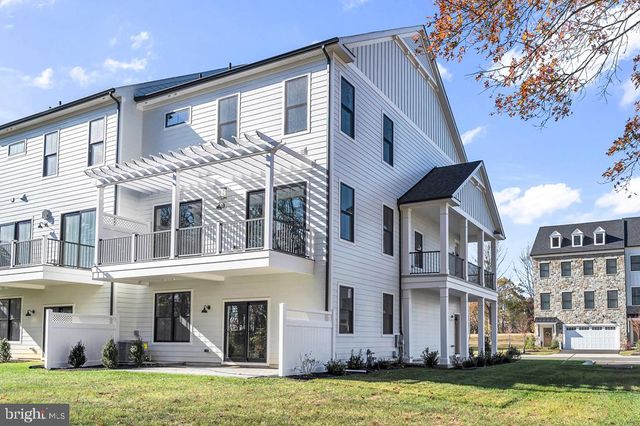 714 WALKERS MILL LN, Wilmington, DE 19807