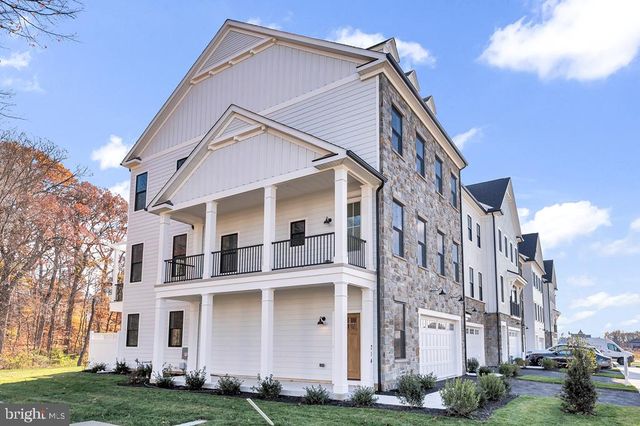 714 WALKERS MILL LN, Wilmington, DE 19807