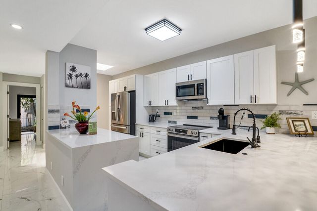 1301 N RIVERSIDE Drive 19, Pompano Beach, FL 33062