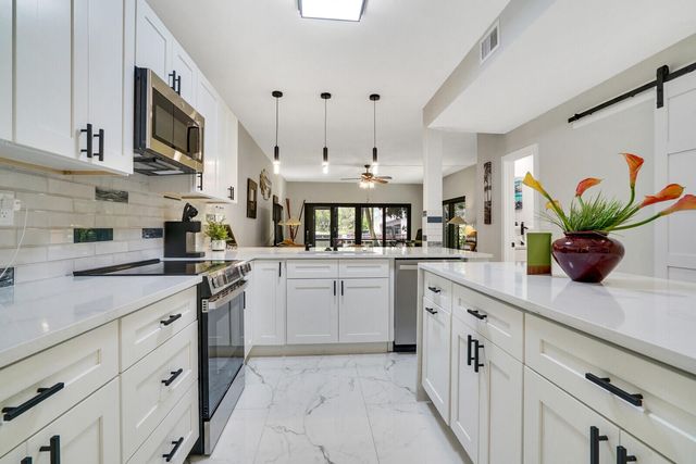 1301 N RIVERSIDE Drive 19, Pompano Beach, FL 33062