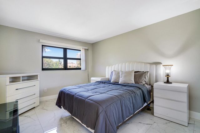 1301 N RIVERSIDE Drive 19, Pompano Beach, FL 33062