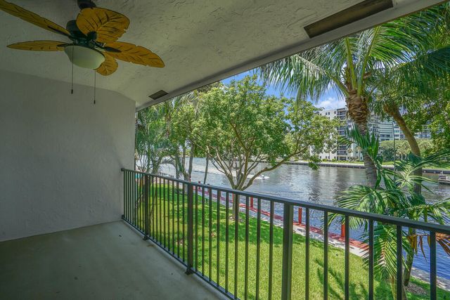 1301 N RIVERSIDE Drive 19, Pompano Beach, FL 33062