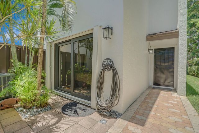 1301 N RIVERSIDE Drive 19, Pompano Beach, FL 33062