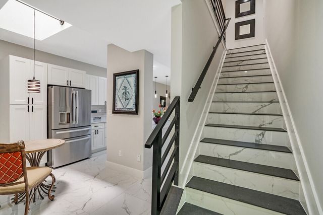 1301 N RIVERSIDE Drive 19, Pompano Beach, FL 33062
