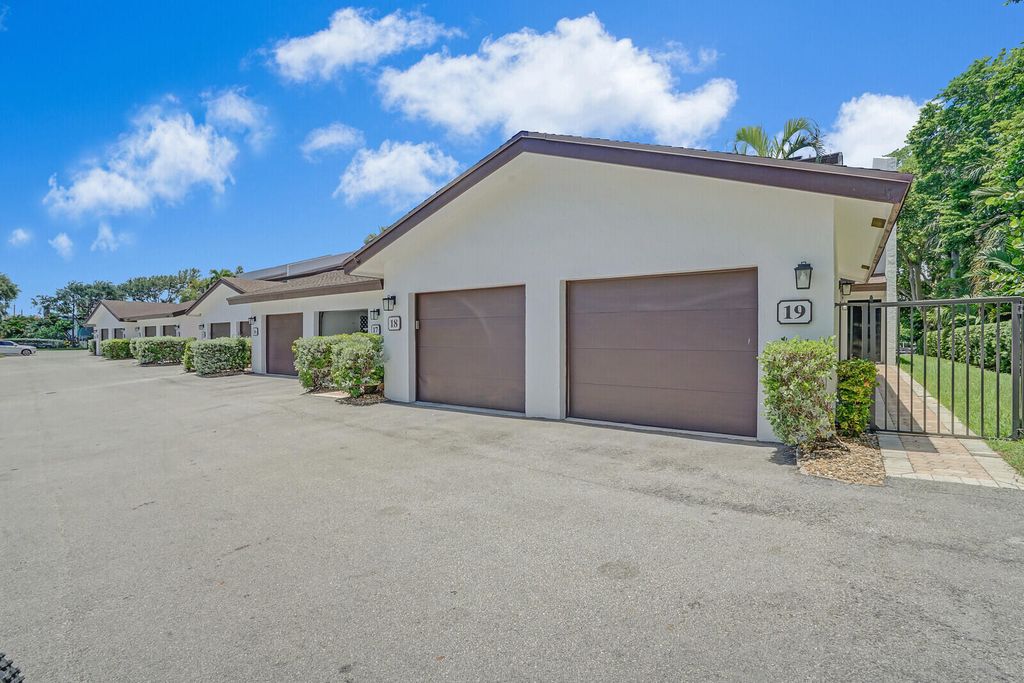 1301 N RIVERSIDE Drive 19, Pompano Beach, FL 33062