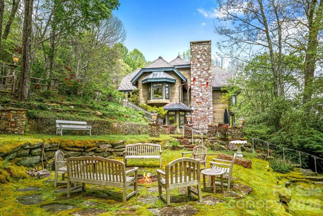 1052 Toxaway Drive, Lake Toxaway, NC 28747