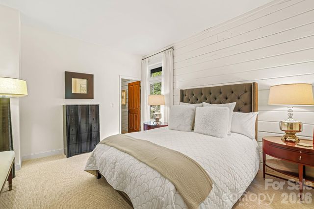 1052 Toxaway Drive, Lake Toxaway, NC 28747
