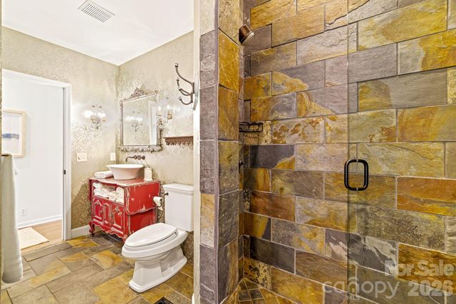 1052 Toxaway Drive, Lake Toxaway, NC 28747