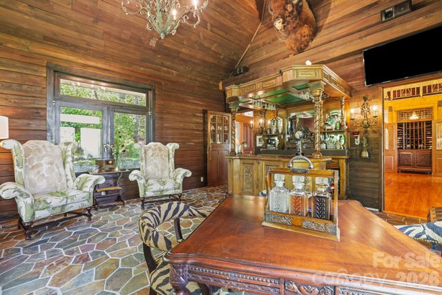 1052 Toxaway Drive, Lake Toxaway, NC 28747