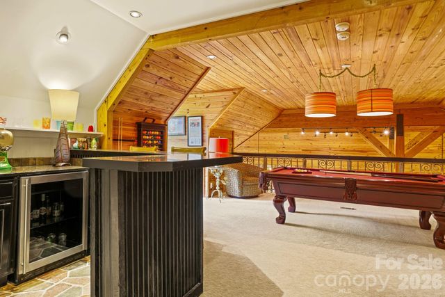 1052 Toxaway Drive, Lake Toxaway, NC 28747