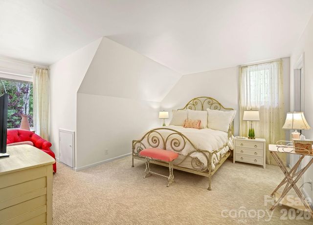 1052 Toxaway Drive, Lake Toxaway, NC 28747