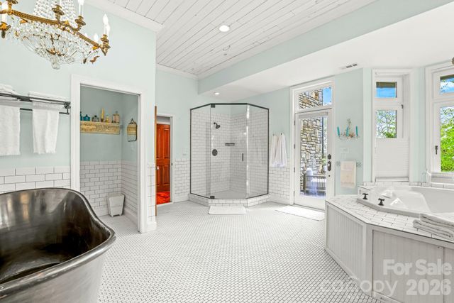 1052 Toxaway Drive, Lake Toxaway, NC 28747