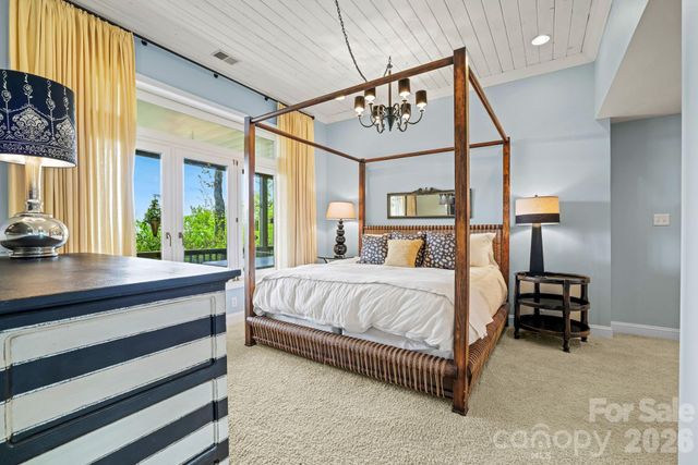 1052 Toxaway Drive, Lake Toxaway, NC 28747
