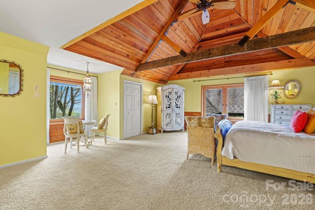 1052 Toxaway Drive, Lake Toxaway, NC 28747