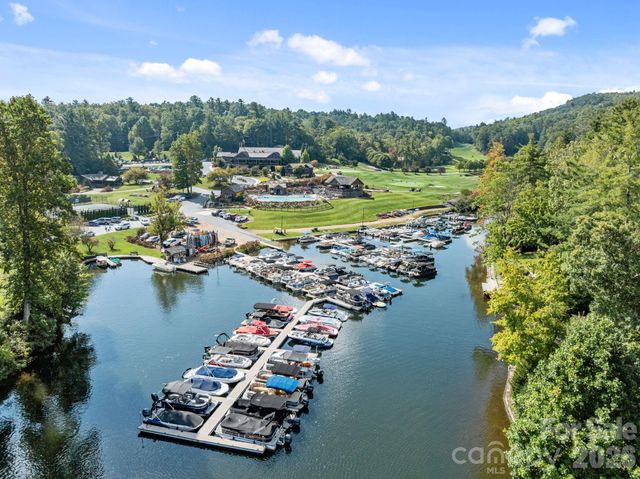 1052 Toxaway Drive, Lake Toxaway, NC 28747