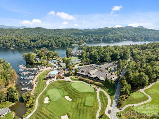 1052 Toxaway Drive, Lake Toxaway, NC 28747
