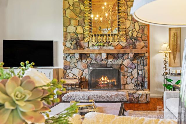 1052 Toxaway Drive, Lake Toxaway, NC 28747