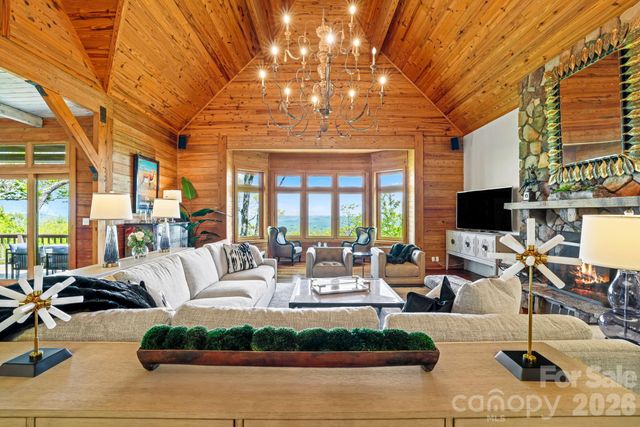 1052 Toxaway Drive, Lake Toxaway, NC 28747