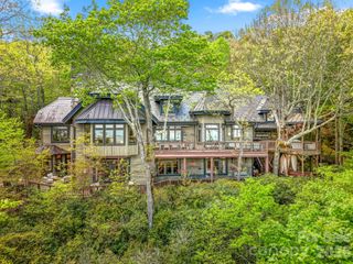 1052 Toxaway Drive, Lake Toxaway, NC 28747