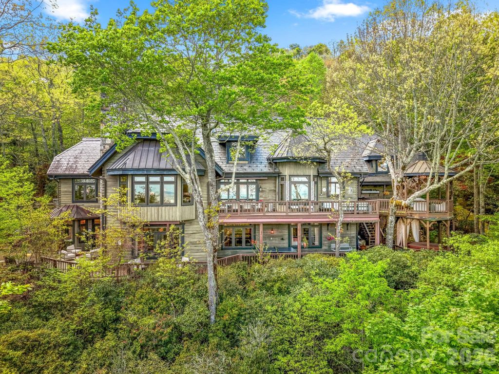 1052 Toxaway Drive, Lake Toxaway, NC 28747