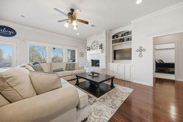 2922 Twisted Oak Drive, Brenham, TX 77833