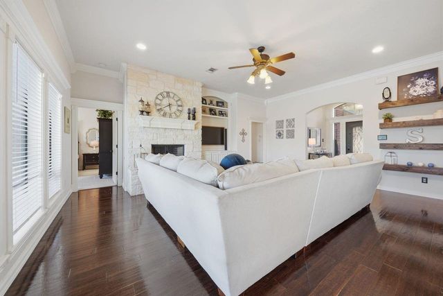 2922 Twisted Oak Drive, Brenham, TX 77833