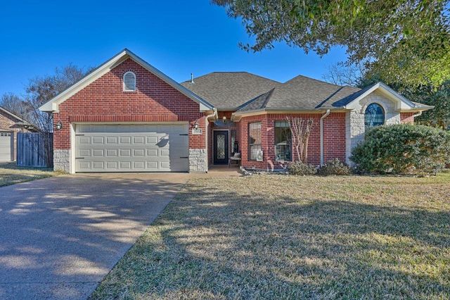 2922 Twisted Oak Drive, Brenham, TX 77833