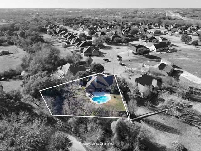 2922 Twisted Oak Drive, Brenham, TX 77833